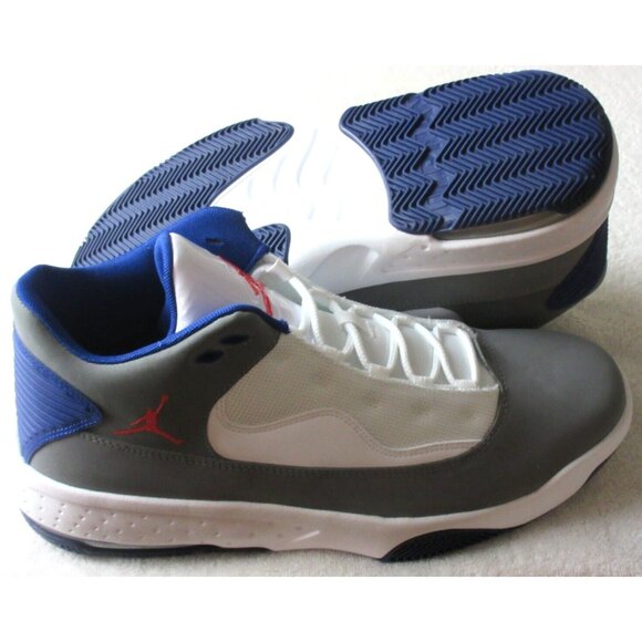 Jordan Men's Max Aura 2 Basketball Shoes Smoke Grey Track Red White Sizes NIB - Picture 2 of 5